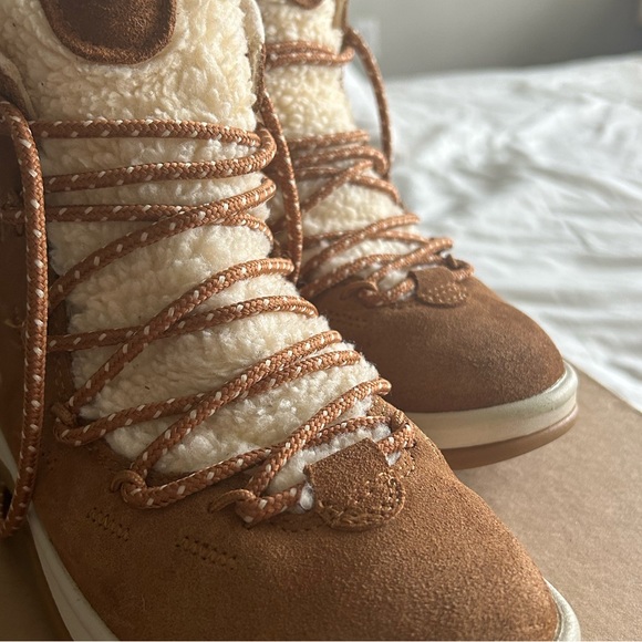 PRE-LOVED UGG Winter boots - Picture 5 of 7